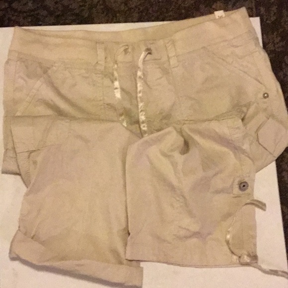 NWT Justice khaki cargo Capri (Girl) 16.5 - Picture 1 of 8